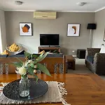 Perfect Family Holiday Apartment - Flynns Beach