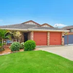Alkira - Comfy Home With Pool
