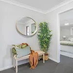 9 Matthew Flinders Drive