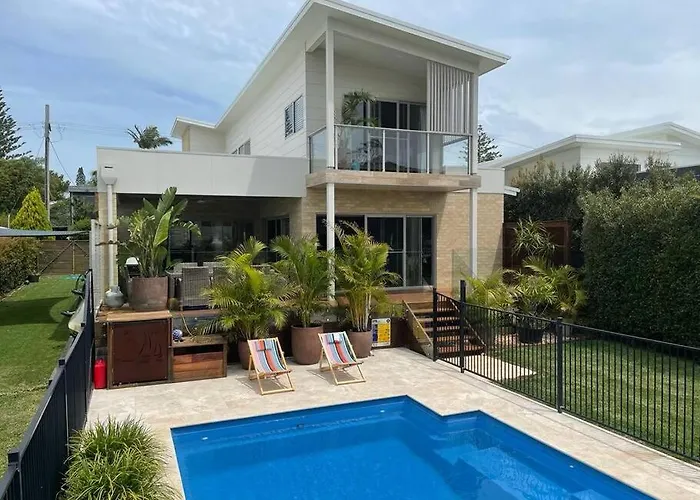 Flynns Executive Coastal Home With Pool