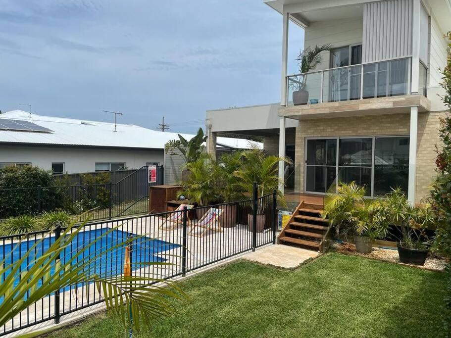 Flynns Executive Coastal With Pool Holiday home Port Macquarie