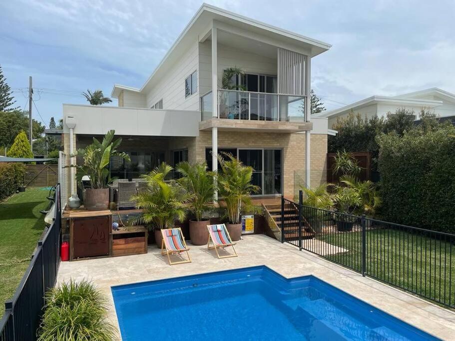Holiday home Flynns Executive Coastal With Pool *