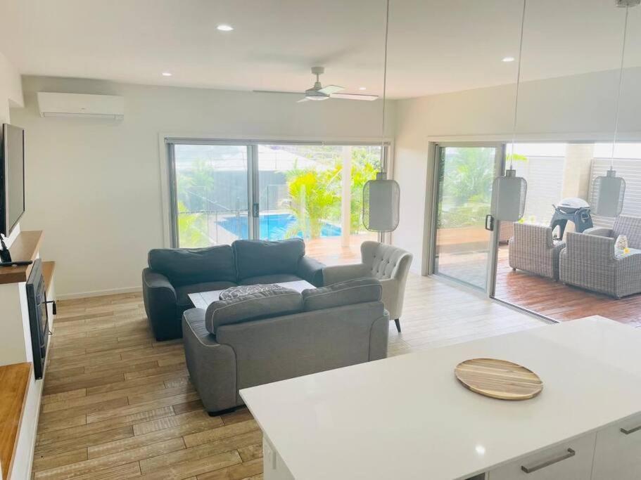 Flynns Executive Coastal With Pool Holiday home *