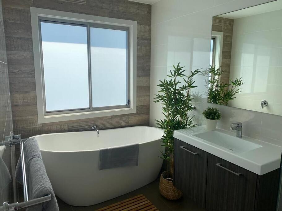 Holiday home Flynns Executive Coastal With Pool