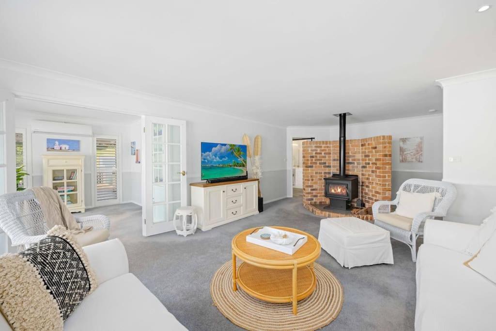 Lighthouse Vaccay - Family House With Pool Holiday home Port Macquarie