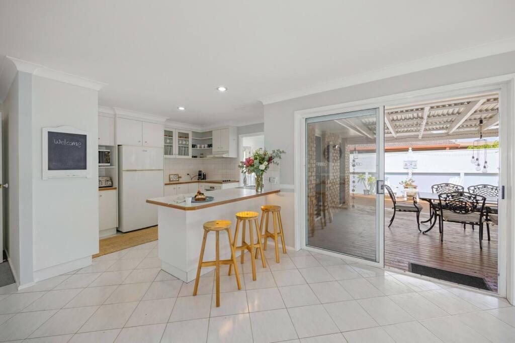 Lighthouse Vaccay - Family House With Pool Holiday home Port Macquarie