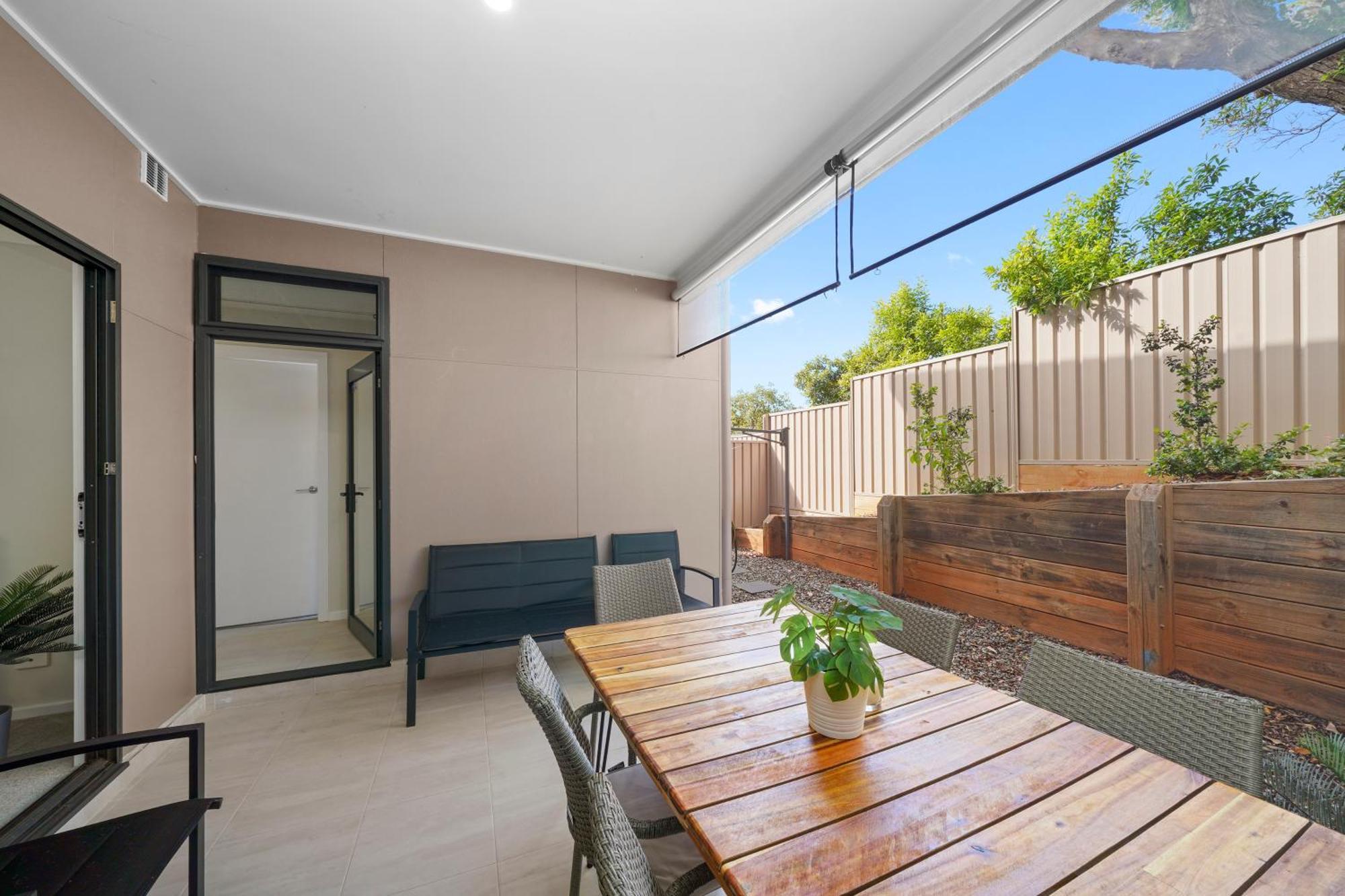 Spacious 4br W/ Water Views Port Macquarie