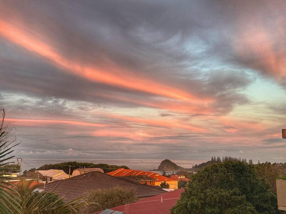 2 Bedroom Coastal Getaway With Ocean Views! * Port Macquarie
