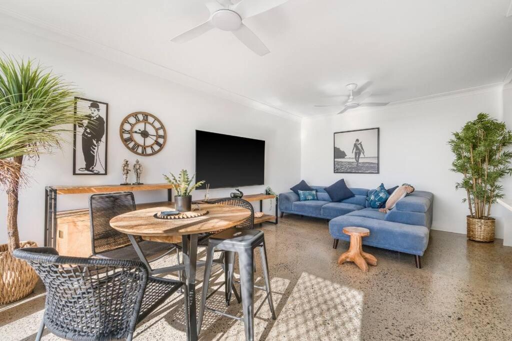 Apartamento 2 Bedroom Coastal Getaway With Ocean Views!