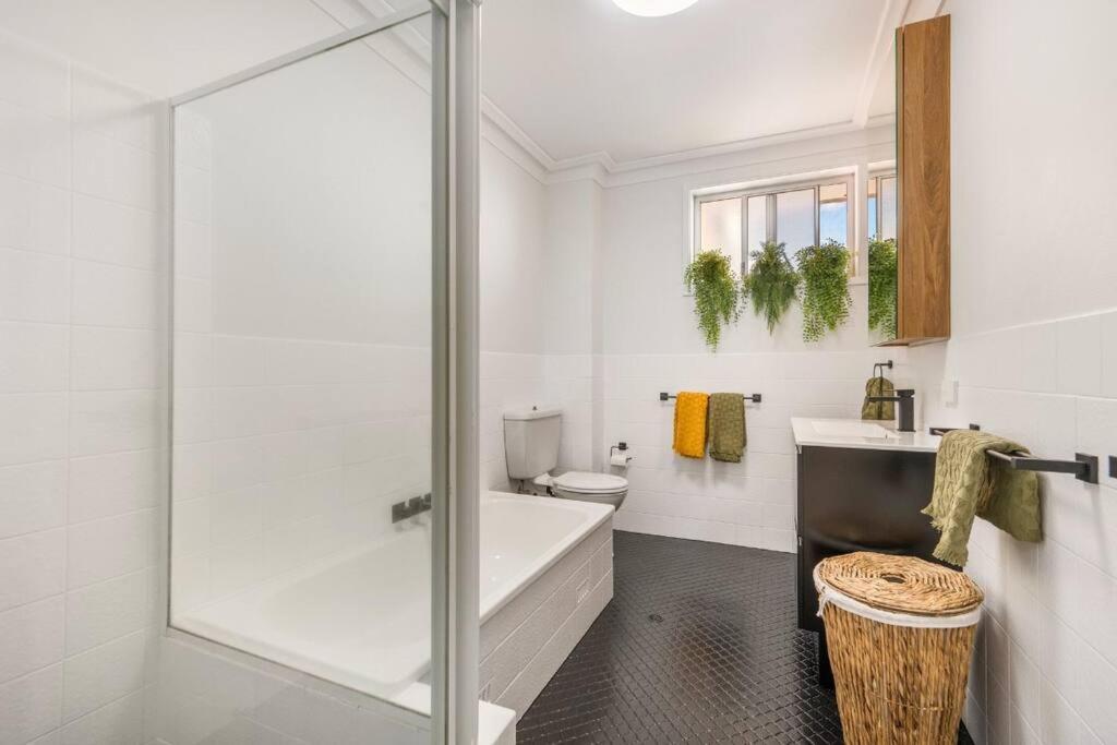 Apartamento 2 Bedroom Coastal Getaway With Ocean Views!