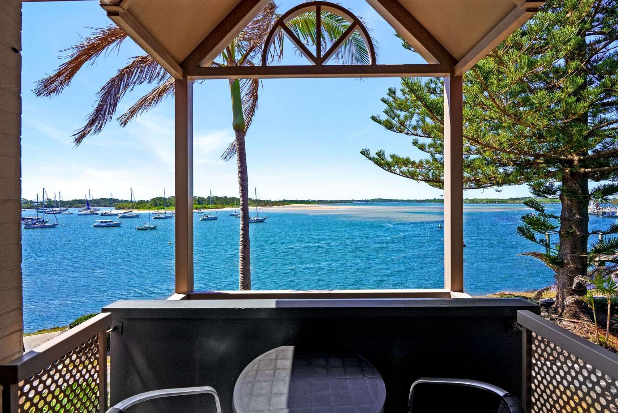 Comfort Waters Edge Resort 4*