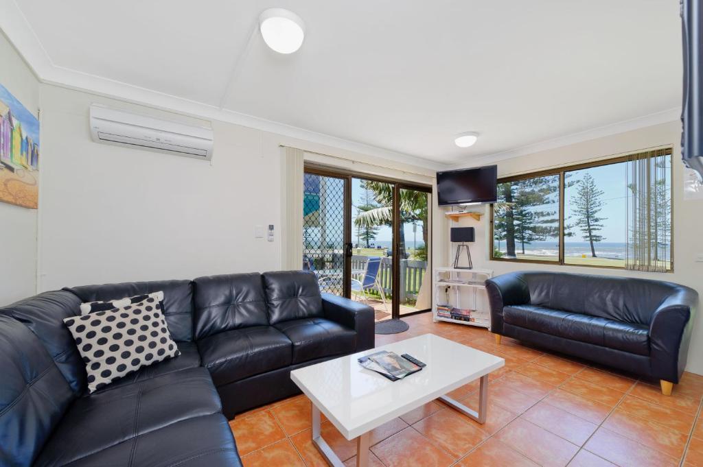 Beach House Holiday Aparthotel