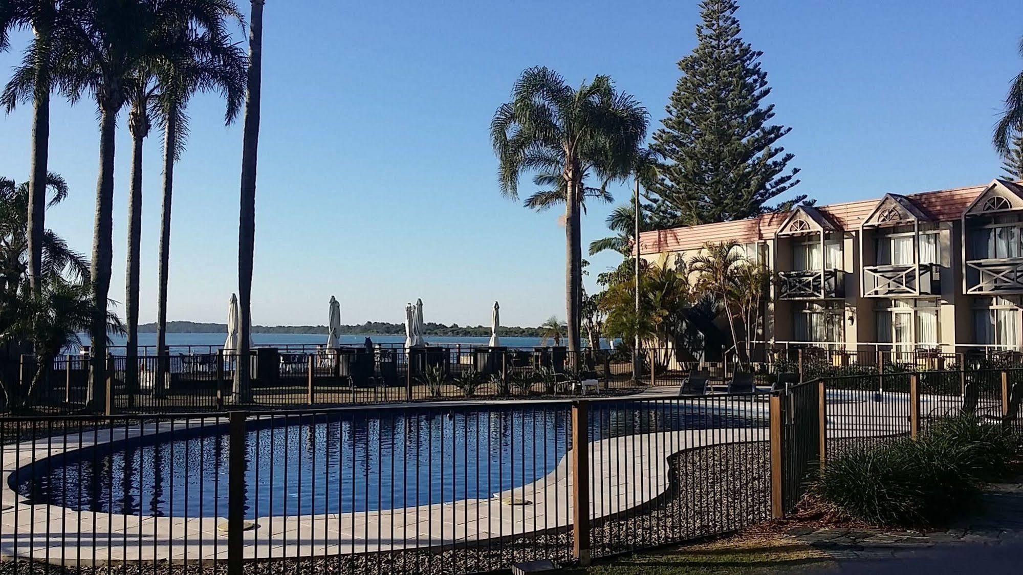 Comfort Waters Edge Resort